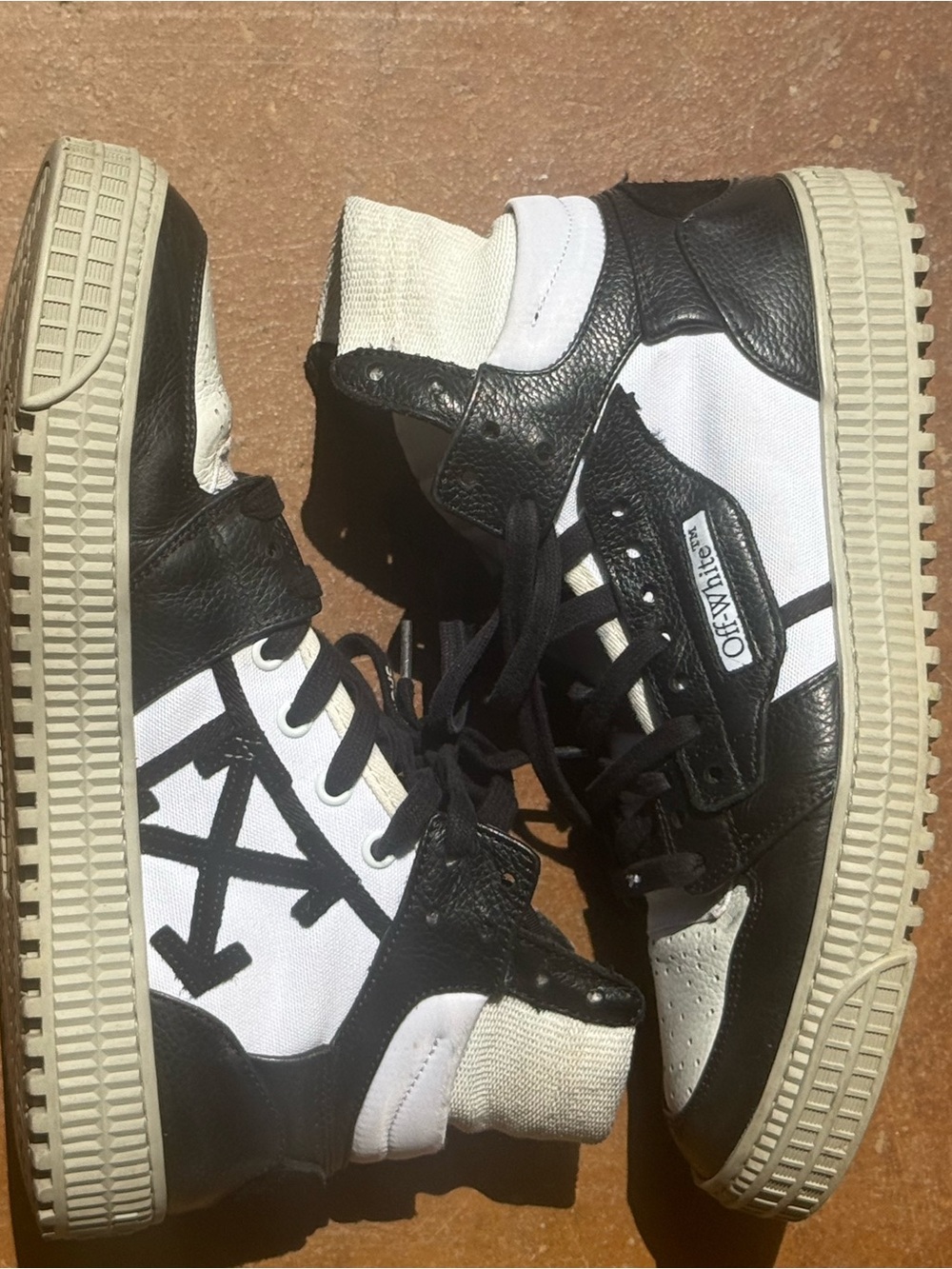 Off-White Black and White size 39